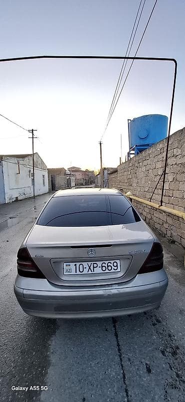 mersedes peci: Mercedes-Benz 220: 2.2 l | 2001 il Sedan — 4