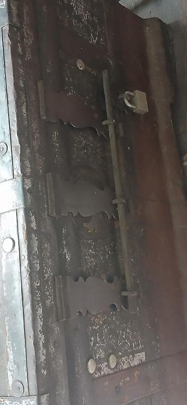 Antik dəmir sandıq/kofra - Material: qalın döymə dəmir və polad