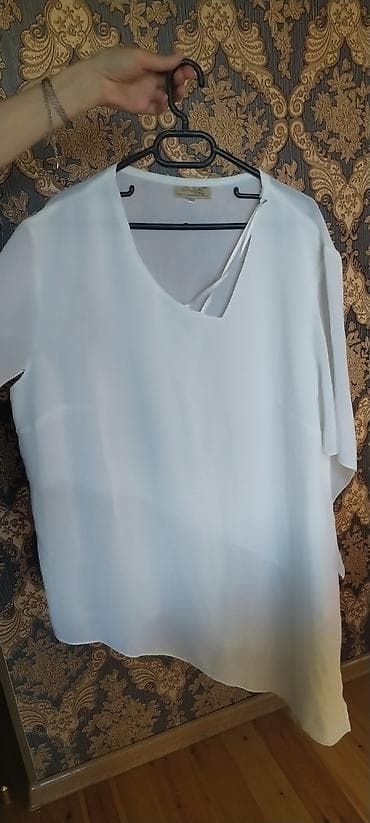 Ağ şifon bluz – UP JUST Collection - Model: asimmetrik kəsimli, yüngül