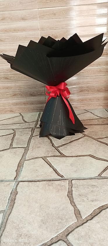 Buket güllər: Qırmızı-sarı güllərdən böyük buket əl əməyi göz nuru - Üslub — 1