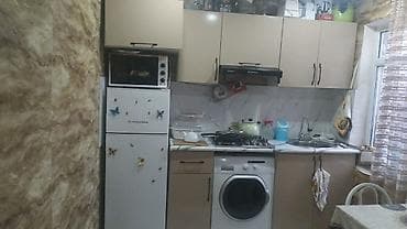 Mətbəx mebeli təzə kimidi, olcu 2 metrden biraz coxdu 250azn ustunde