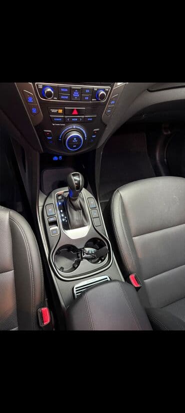 vaz suret qutusu: Hyundai Santa Fe – qara rəngli, şəhər və uzun yola uyğun komfortlu — 10