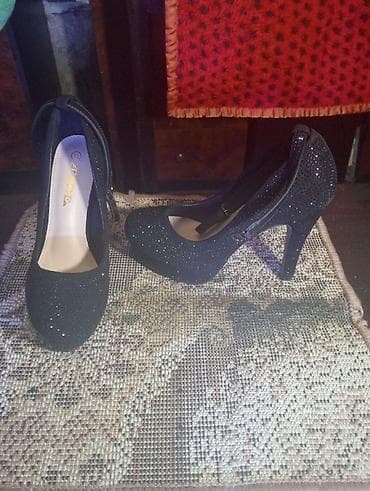 Zərif qadın klassik tufliləri - Rəng: qara - Üst hissə: xırda