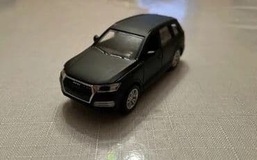 mini disk: Model avtomobil – qara sedan - Miqyas: təxmini 1:32–1:36 (kompakt — 10