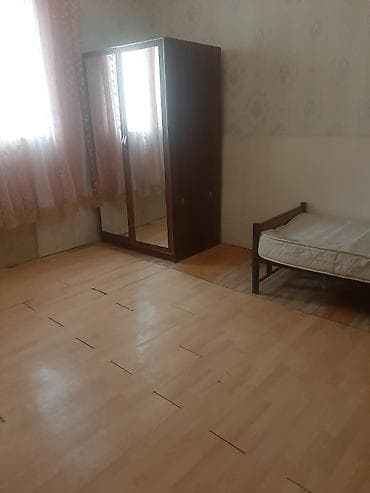 4 otaqlı ev: Köhnə tikili mənzil – geniş otaqlı - 2 ayrı yataq otağı və iri zal - — 4