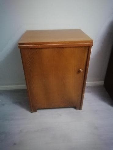 Ventilyatorlar: Ayaq pedallı tikiş maşını və qatlanan şkaf stol komplekti — 2