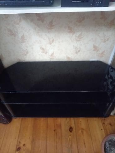 TV altlığı: İşlənmiş, Düz TV altlığı, Polkalı, Şüşəli — 3