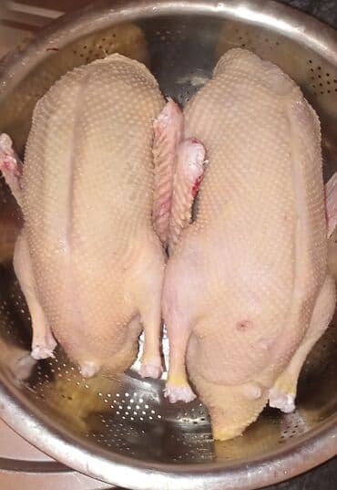 Souslar və ədviyyatlar: Satılır: təmizlənmiş, lal ördek satılır. - Şəkillərdə: iki ədəd tam — 2