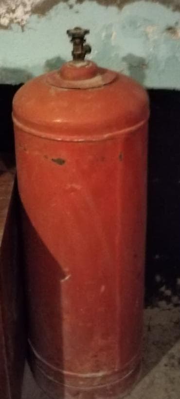 sac qazla: Qırmızı rəngli məişət qaz balonu - Tip: Propan/butan üçün metal balon — 1