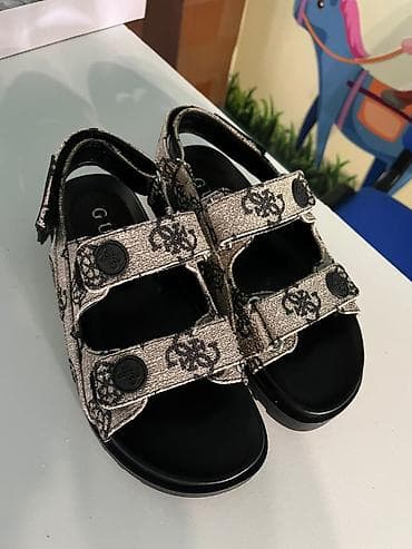 dikdaban: Qadın sandal modeli - Brend detalları ilə klassik dizayn: qayışların — 3