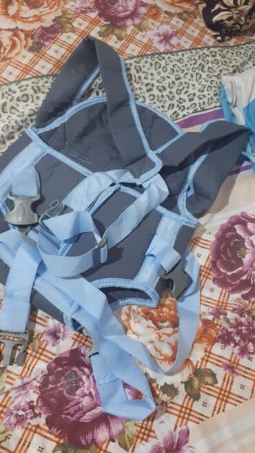 avtokreslolar usaqlar ucun: Boz rəngli, mavi haşiyəli, rahat körpə daşıyıcı. Körpənizi gəzintilərə — 2