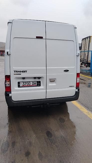 04 baqaji: Ford Transit: 2.2 l | 2009 il 218234 km Van body type — 6