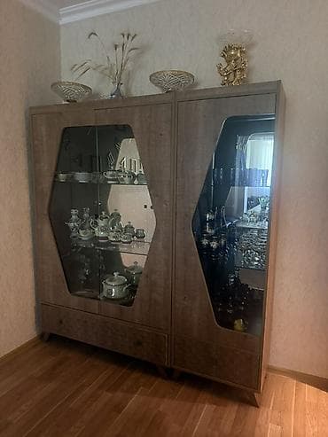 Qonaq otağı üçün mebel dəsti Tərkibi: - 2 ədəd vitrin şkafı: ön — 2