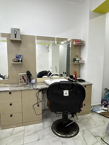 bərbər guzgu: Peşəkar bərbər mebeli və iş guşəsi komplekti - 3 iş stansiyası: hər — 3