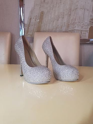 Tuflilər, Ölçü: 37, rəng - Ağ, İşlənmiş lalafo.az -da Tuflilər, Ölçü: 37, rəng - Ağ, İşlənmiş