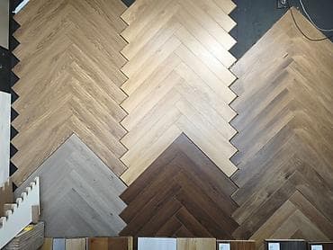 Balıqquyruğu (herringbone) naxışında döşəmə örtükləri – ağac fakturalı