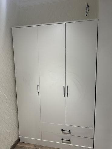 Mebel: 140/200 45 dərinlik Ağ rəngdə üç qapılı çoxfunksiyalı dolab - — 2