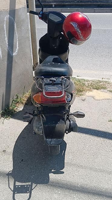 moto 150cc: Qara rəngli şəhər skuterı - Gündəlik şəhər istifadəsi üçün kompakt — 2
