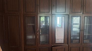 qorka: Klassik iri divar dolabı (sektsiyalı). - Material: ağac üzərində tünd — 2