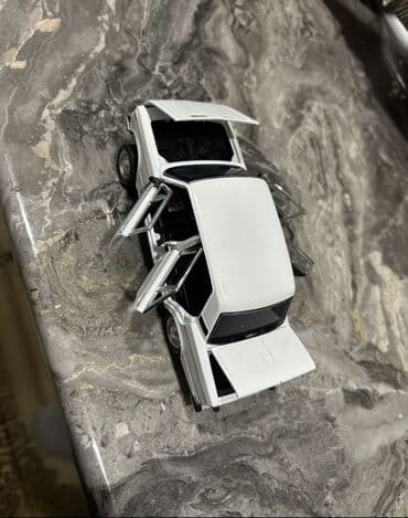 oyuncaq kamaz type 1: Modelka vaz 2106
İşıqları yanır dəmirdəndi — 2