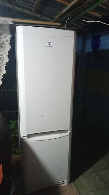 komputer windows 10: 2 qapılı Indesit Soyuducu Satılır, rəng - Ağ — 1