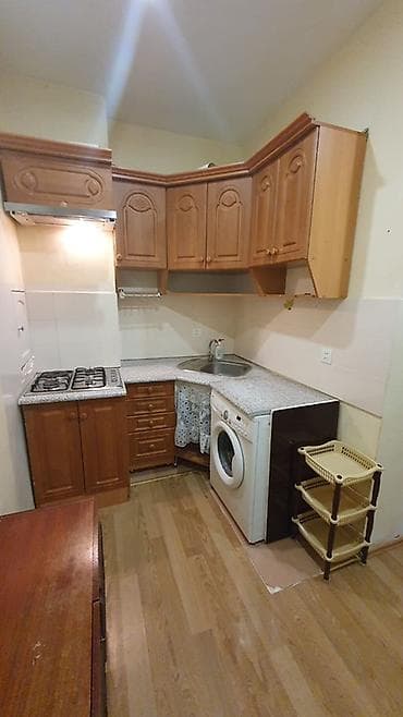 Kirayə mənzillər: Satılıq 2 otaqlı, əşyalarla birlikdə mansard mənzil. İnşaatçılar — 5