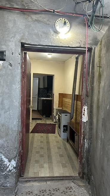 dolu ev: 1 otaqlı həyət evi - Həyətdən girişli, dar keçidli və tam hasarlı — 3