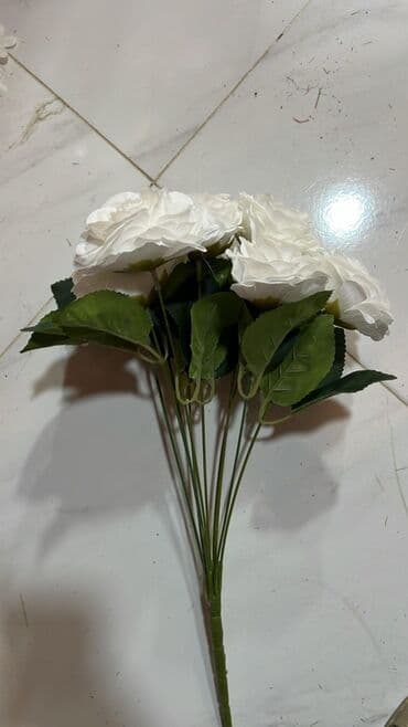 Ofis ləvazimatları: Məhsul: Süni gül buketləri və kompozisiyalar Təsvir: - Realistik — 2