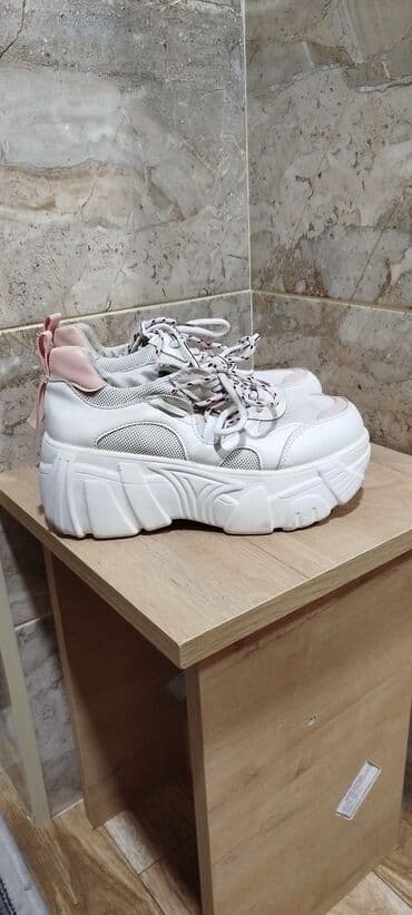 Ölçü: 38, rəng - Ağ, Yeni