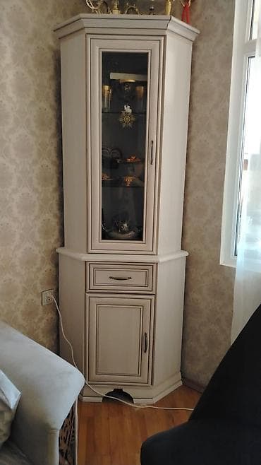 qonag otagi mebel: Künclük korka yaxşı vezyetdedi tecılı satılır 50 manata ünvan kristal — 1