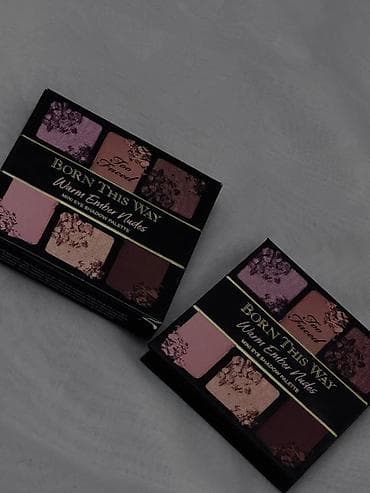 ikili dest: Too Faced “Born This Way – Warm Ember Nudes” mini göz kölgəsi — 2