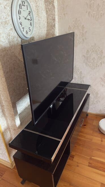 стеклянный журнальный стол: Б/у, Прямой ТВ стенд, С полками, Стеклянный — 2