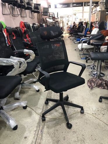 офисный стул: Новый, С колесиками, Рукояти регулируются, Ткань — 3