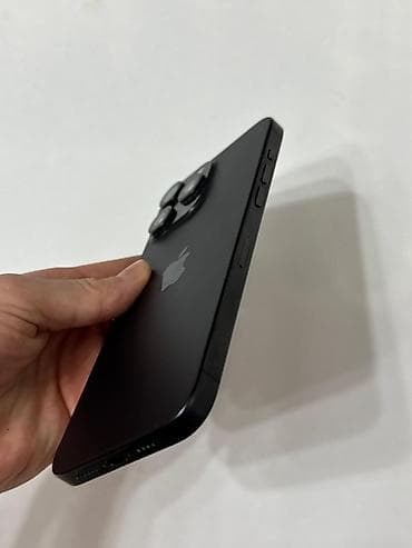 macbook pro 2017: IPhone 15 Pro Max, 256 GB, Qara, Simsiz şarj — 6