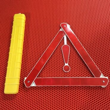 Üçbucaq ÜNVAN: Atatürk prospekti 62, Gənclik metrosundan üzü Ayna