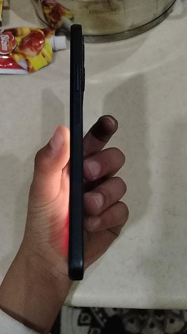 ТВ и видео: Məhsul: Smartfon Xüsusiyyətlər: - Tam ekranlı ön panel, mərkəzdə — 2