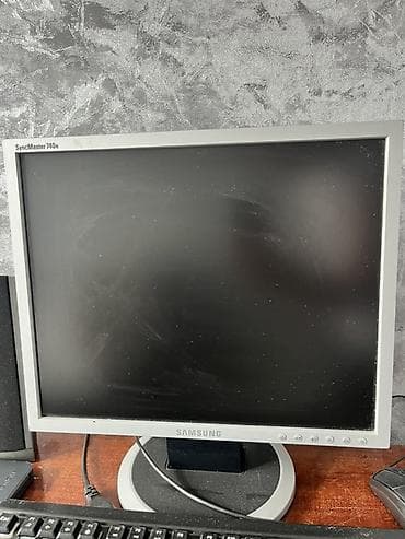 Stolüstü kompüter seti Tərkibi: - Monitor: Samsung SyncMaster 740N