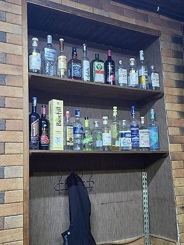 Neftçilər metrosu yaxınlığında (Nazlı Saray tərəf) yerləşən pub-a işçi — 6