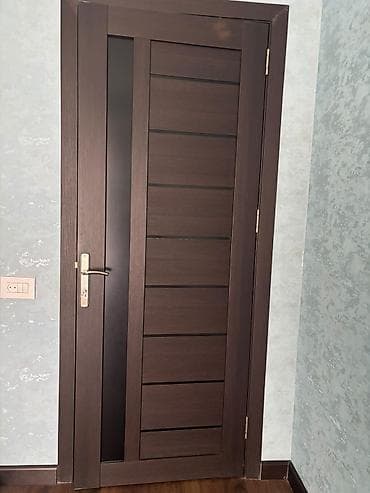 Müasir dizaynlı daxili otaq qapısı - Material: taxta əsaslı, tünd — 1