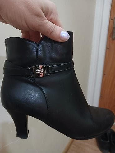 Qadın qısa çəkmə – qara - Model: topuqlu, qısa booti - Rəng: qara -