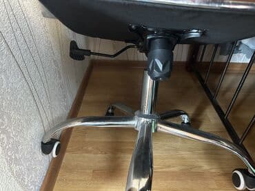 Taburetlər: Salam ofiscun mudur stoludu islenmeyib alinib qalib. Salafanı — 2