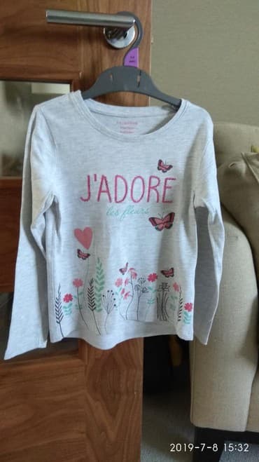 Кофточка для девочки в хорошем состоянии, на 5-6 лет. Цена 5 Азн
