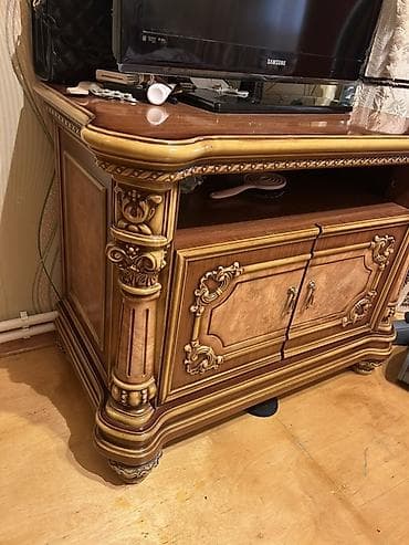 мед: Б/у, Прямой ТВ стенд, С полками, Деревянный — 2