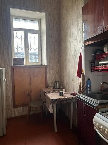 Otaq yoldasi axtarilir Təsvir: - 2 ayrı yataq otağı; hündür tavanlar — 5
