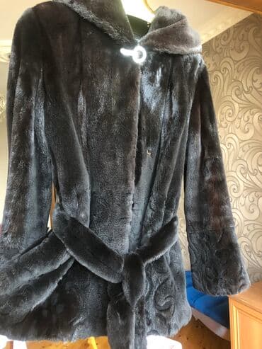 türk istehsalı olan qadın şubaları: Strijenniy kapuşonlu (qara briliant) norka(eteyi qollari kemeri — 1