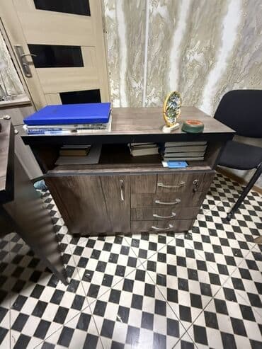 продаю старую мебель: Ofis masası və tumbası satılır Təmiz, işlənmiş, heç bir qırığı və — 4