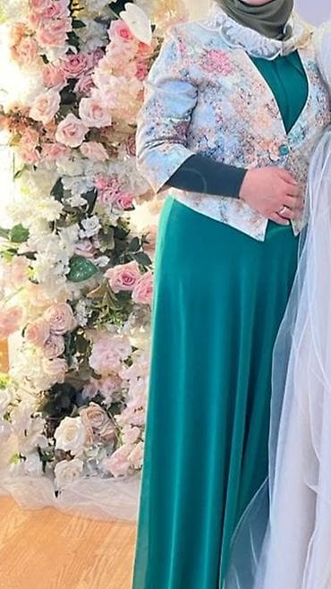 Zərif ziyafət dəsti – uzun, axıcı tünd yaşıl don və uyğun bolero. 42 lalafo.az -da Zərif ziyafət dəsti – uzun, axıcı tünd yaşıl don və uyğun bolero. 42