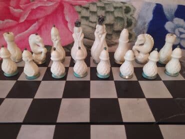 Dekorativ şahmat dəsti - Unikal dizaynlı fiqurlar: fil, at, qala və