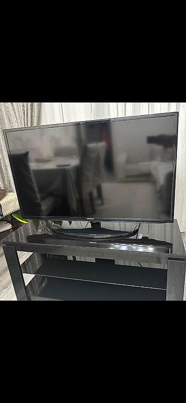 televizor altliği: Düz TV altlığı, Polkalı, Şüşəli — 4