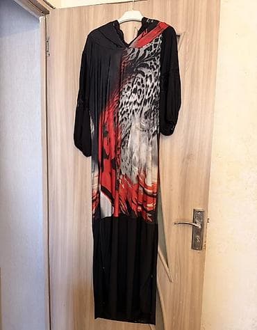 podium don: Hicab geyimi Qadın paltarı – uzun, qara əsaslı, qrafik/animal print — 1